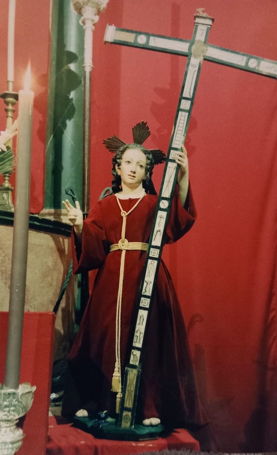 El Dulce Nombre de Jesús en su altar