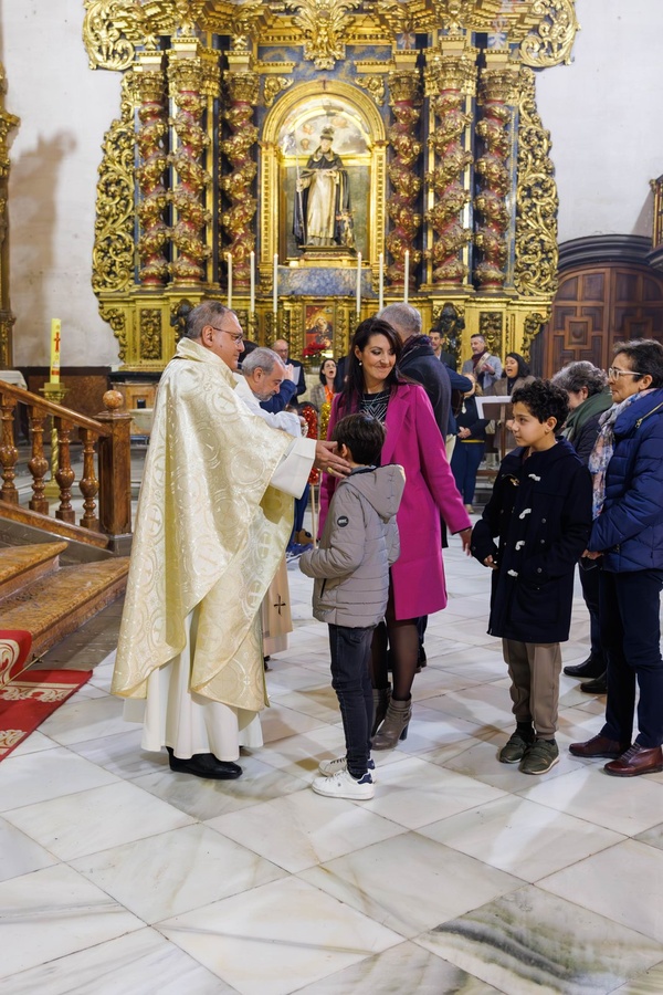 Niños ante el Dulce Nombre de Jesús en su Función de 2024