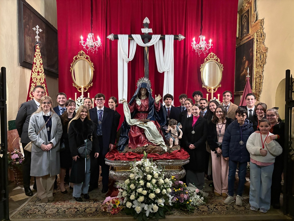 La juventud con Soledad de Nuestra Señora